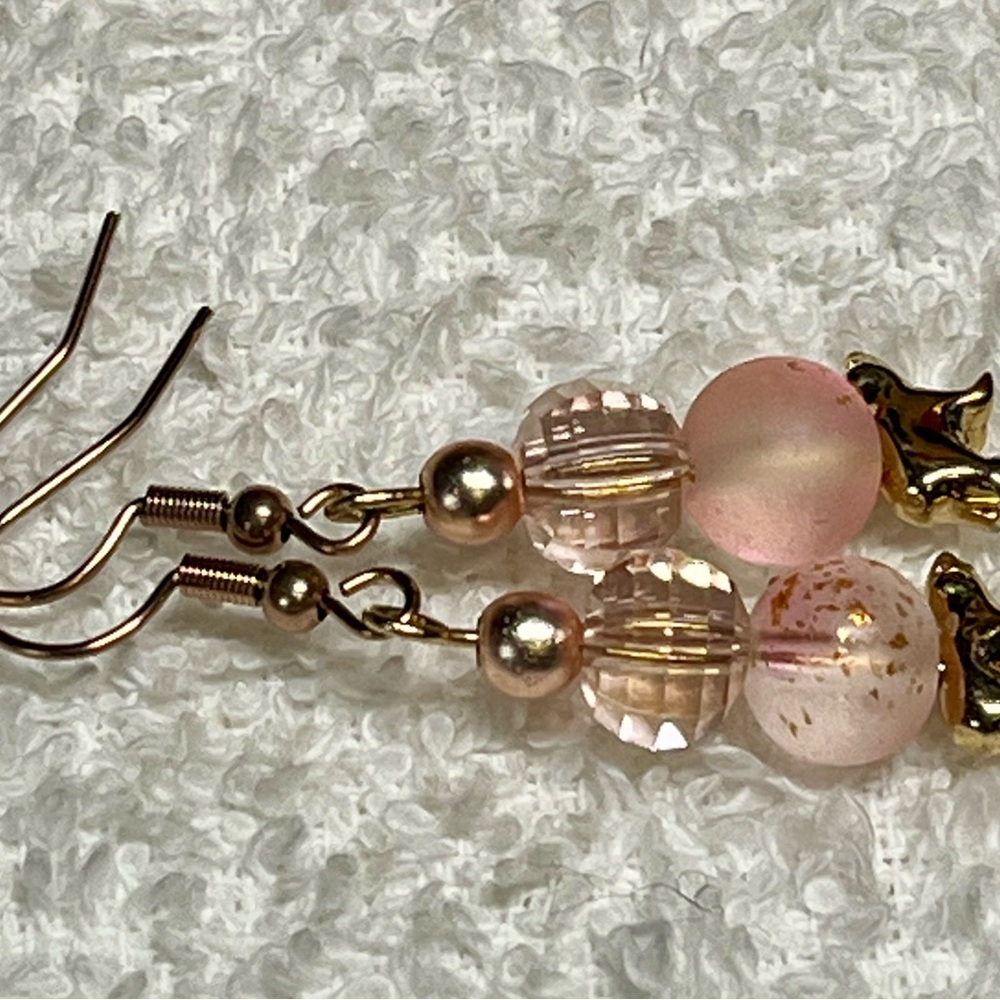 🐻❄️Gold and pink speckled Earrings with Polar Bear Charm - Picture 3 of 8